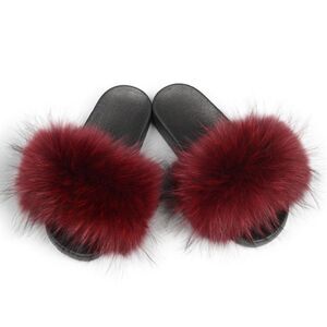 Women’s burgundy faux fur Pom slides size 5